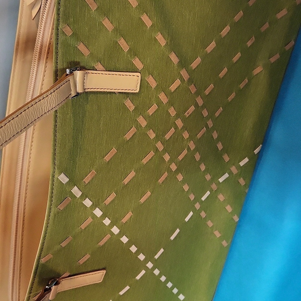 Burberry Green Tote - Picture 14 of 14
